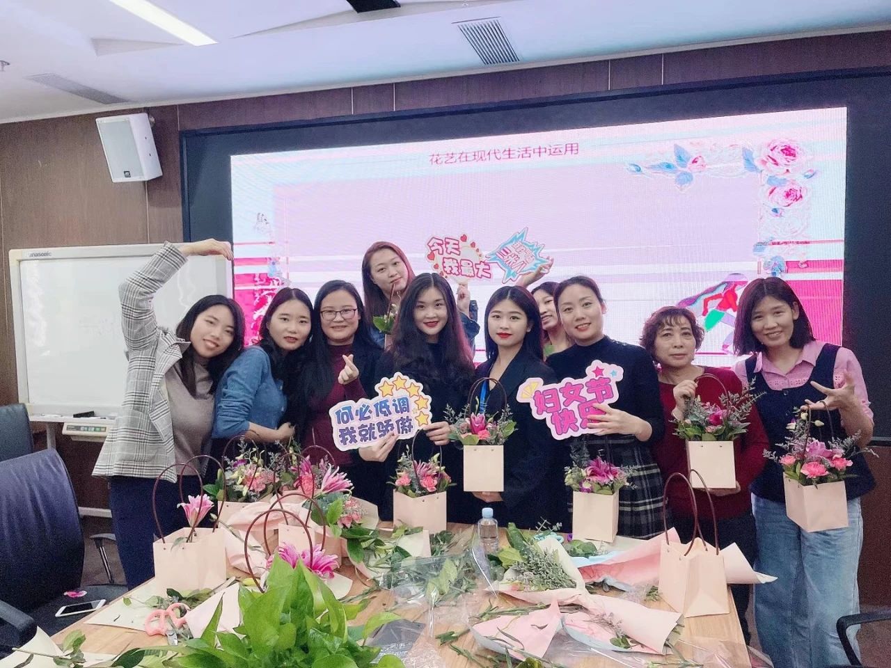 &ldquo;花伴女神.綻放芳華&rdquo;主題插花活動
